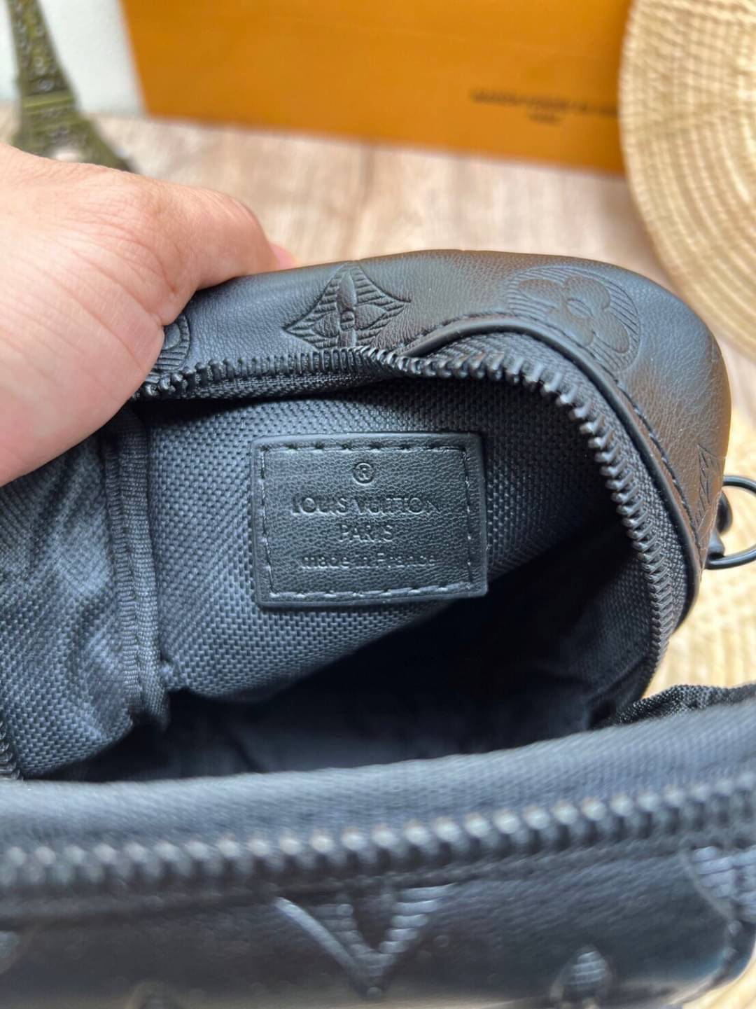 LV Double Phone Pouch NM / LV Phone bag Black Monogram Shadow Cowhide leather trim เกรดออริจินอล ใช้ได้ทั้งผู้หญิงผู้ชาย พร้อมส่งที่ไทย ภาพสินค้าถ่ายจากงานขายจริง ใช้งานต่างประเทศได้