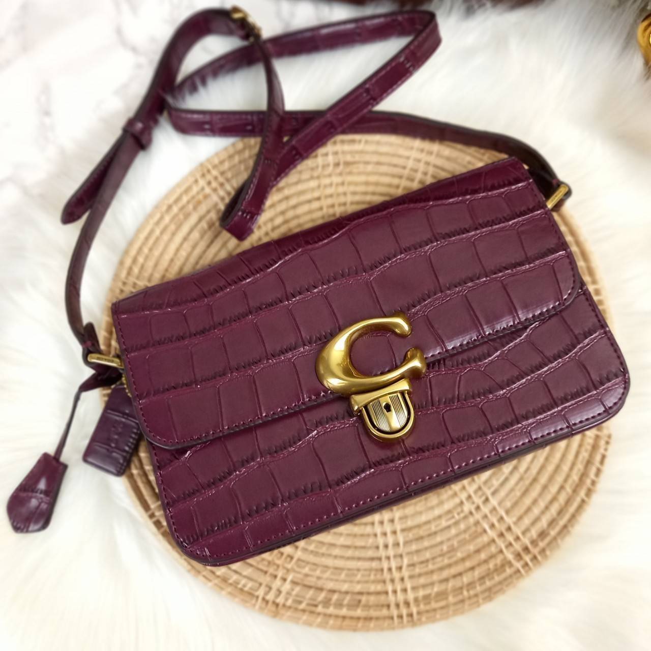 COACH CROCODILE EMBOSSED LEATHER STUDIO SHOULDER BAG (COACH C6640)🌺เอาซิ๊!!ใครอดใจไหวให้รู้ไป!! สวยตาแตก!! ปรับลุคให้ดูแพง แบบไม่ปรานีกันล่ะคราวนี้!// กระเป๋าถือ กระเป๋าสะพาย อีกหนึ่งคอลเลคชั่นสุดตะลึงตา หรูหรา! เวอร์วังอลังสร้าง! ที่ดูแพงม๊ากก!!/