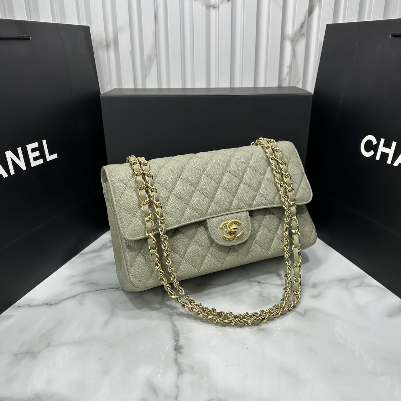 ORI หนังแท้ | ORI หนังแท้ | CHANEL Classic 25cm shoulder bag กระเป๋าสะพายรุ่นยอดนิยม หรูหราระดับตำนาน สวยงามเหนือกาลเวลา