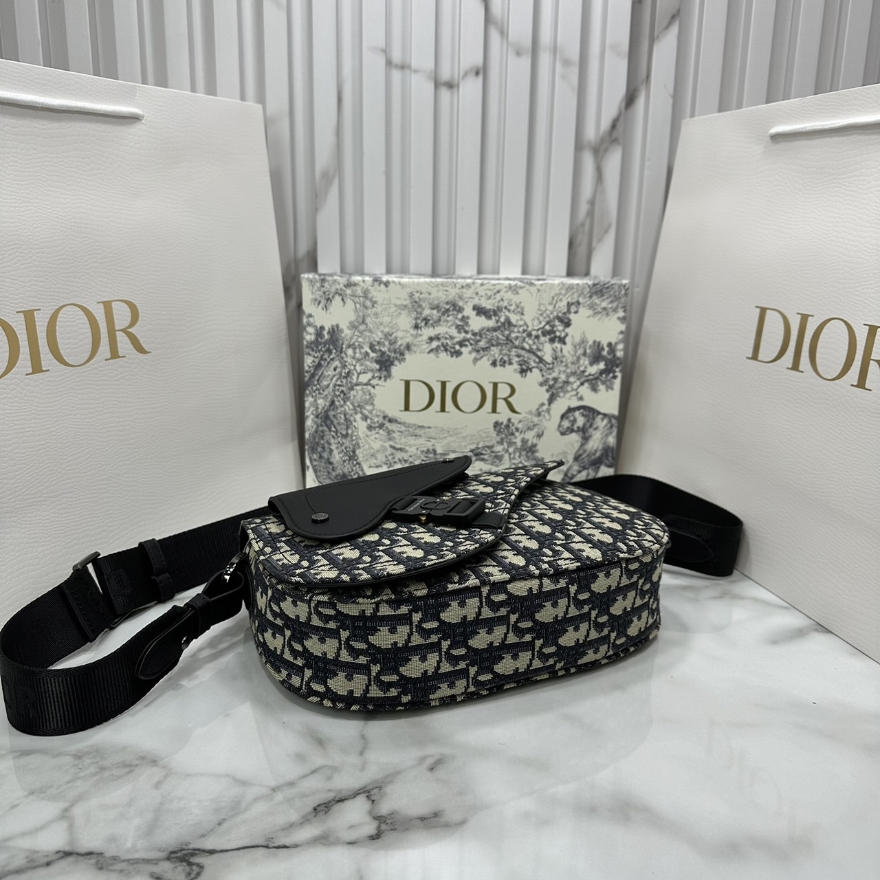 DIOR Saddle Messenger Bag Oblique Jacquard and Grained Leather กระเป๋าสะพาย Saddle pouch คู่ใจท่านชาย เอกลักษณ์ที่หรูหราตลอดกาล เกรดออริ 1:1