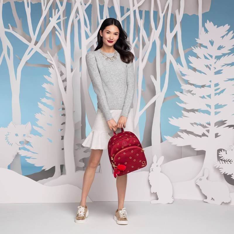 Kipling Disney’s Snow White Paola Satin S (Factory oem HK) กระเป๋าเป้รุ่นใหม่ วัสดุ nylon คุณภาพดี ช่องซิปด้านหน้า มี กระเป๋าลาย apple ปักรูปสโนว์ไวท์อถือแอปเปิ้ลสวย ช่องซิปหน้ากว้าง ใส่สัมภาระได้จุ เปิดปิดกระเป๋าช่องหลัก แบบซิปคู่ อะไหล่อย่างดี ภายในโล่ง
