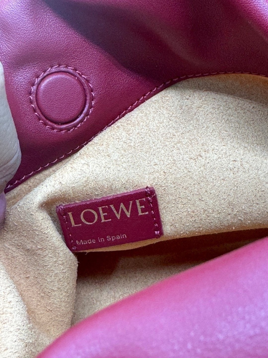 ORI หนังแท้ | Medium Loewe Flamenco purse in mellow nappa leather 30cm กระเป๋าสะพายทรงคลัช เรียบหรูดูแพง เรียบง่ายใช้งานสะดวก หนังแนปป้าให้สัมผัสนุ่มสบายผิว มาพร้อมสายสะพายร้อยห่วงหรูหรา