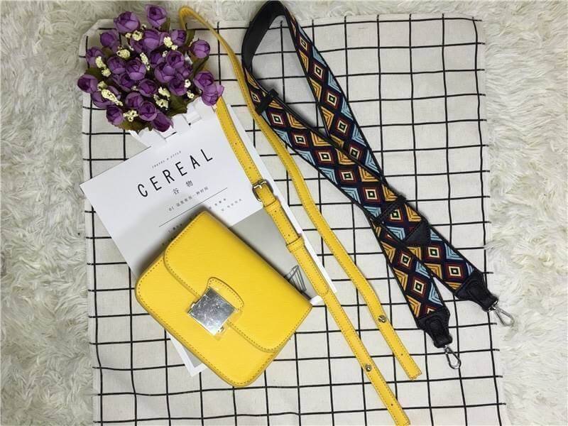 Don't Miss! Best Seller! ZARA CROSSBODY WITH 2STRAPS กระเป๋าถือหรือสะพายทรงคลัชรุ่นยอดนิยมวัสดุหนัง Saffiano อยู่ทรงสวยหรูสไตล์ PRADA แข็งแรงทนทาน ดีไซน์เก๋ไม่ซ้ำใคร เปิดปิดด้วยตัวล๊อคเอกลักษณ์ของ ZARA ภายในมีโลโก้ สามารถใส่มือถือ iphone7+ ได้ โดดเด่