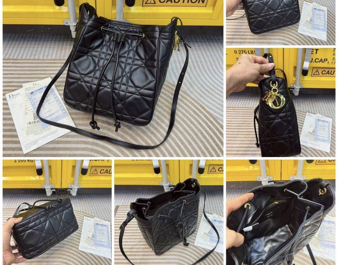 Dior Medium D-Motion Bag กระเป๋าสะพายทรงบัคเก็ต โดดเด่นด้วยดีไซน์ทรงถังทันสมัยเรียบง่ายใช้งานได้จริง เย็บตะเข็บแบบ Macrocannage นุ่มนวล