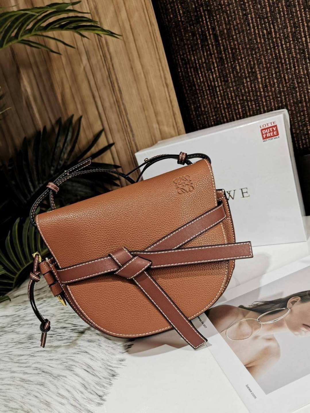 LOEWE gate dual bag / LOEWE CROSSBODY BAG VIP กระเป๋าถือหรือสะพาย Limited ทรงอานม้าสวยอยู่ทรง