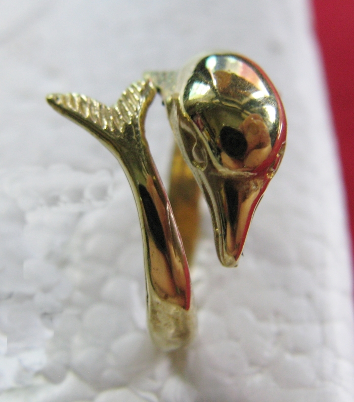 แหวนโลมาทองเหลือง(เสริมเรื่องความรัก)ค่ะ