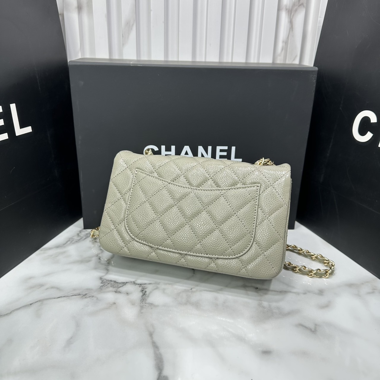 ORI หนังแท้ | CHANEL Classic 20cm shoulder bag กระเป๋าสะพายรุ่นยอดนิยม หรูหราระดับตำนาน สวยงามเหนือกาลเวลา