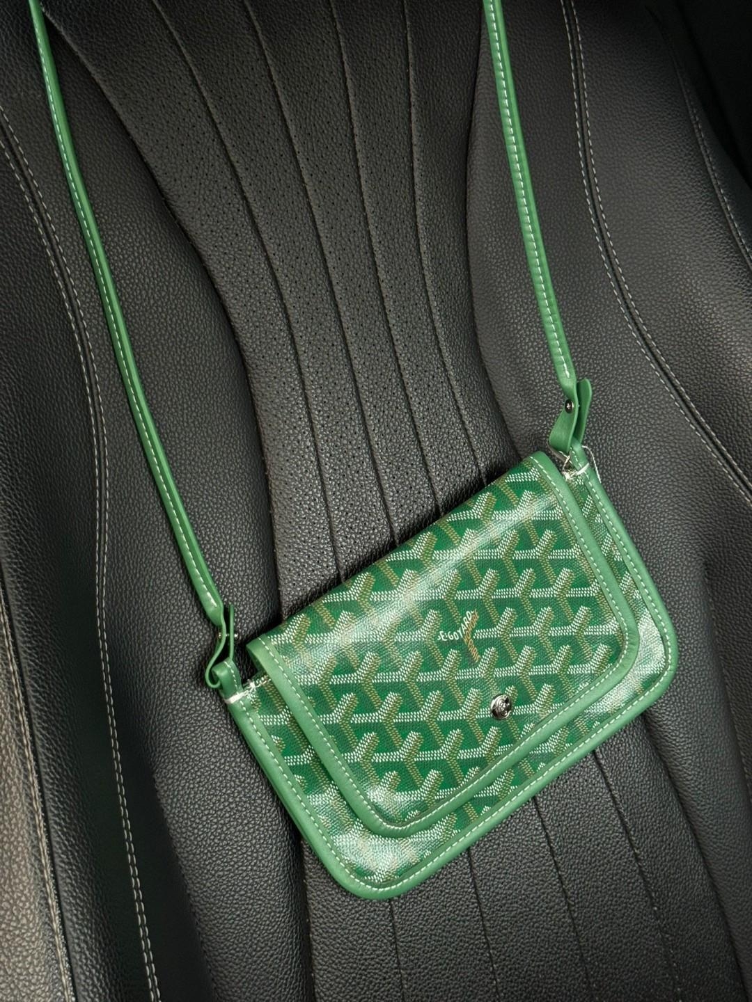 Goyard Plumet Rocket Wallet กระเป๋าสะพายใบเล็กกะทัดรัด ดีไซน์กระเป๋าสตางค์ มีช่องเพียงพอสำหรับใส่ธนบัตร เงินสด เอกสารต่าง ๆ