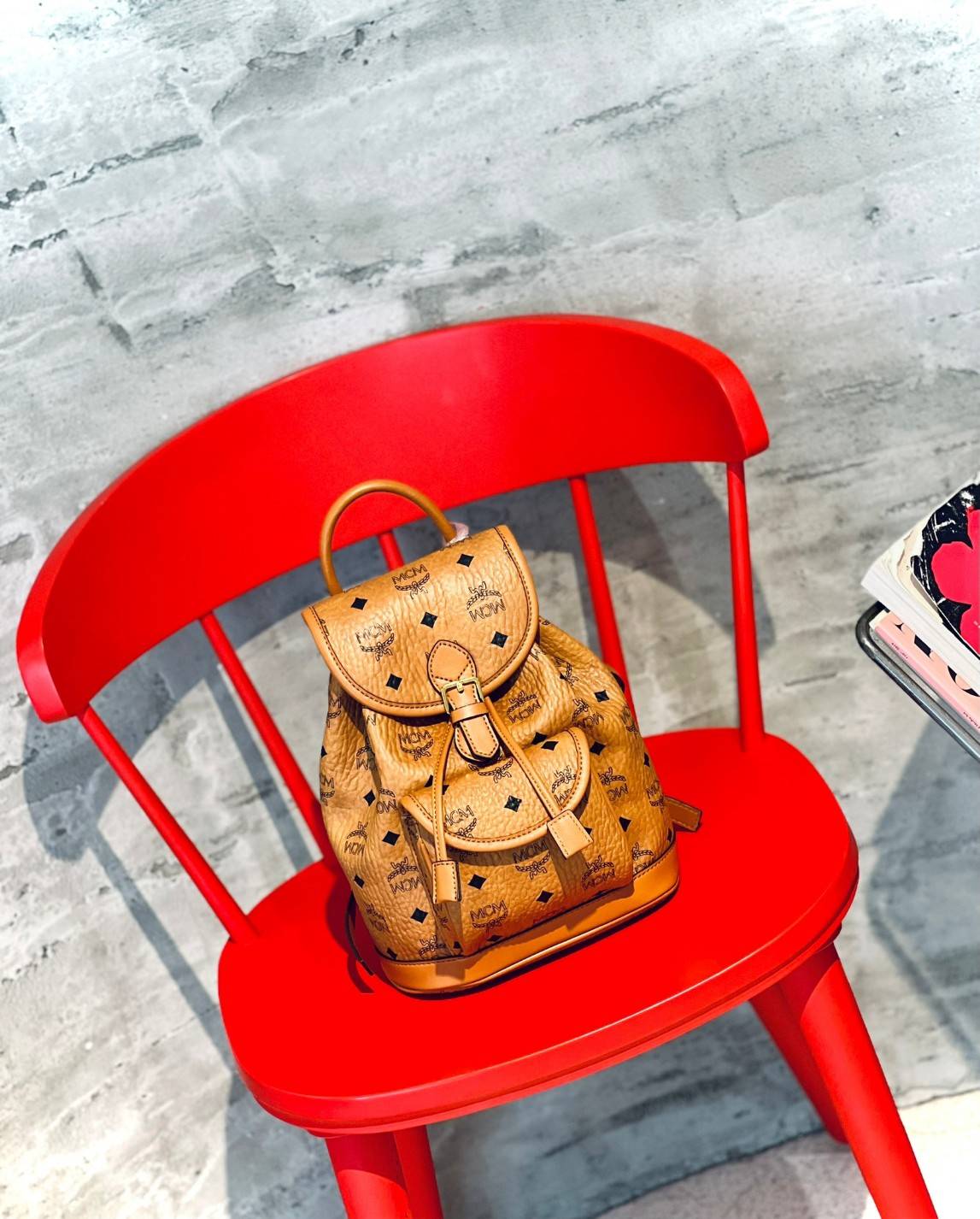 M.C.M AREN VISETOS BACKPACK / M.C.M Aren Drawstring Backpack in Visetos กระเป๋าเป้ทรงบัคเกตที่ทันสมัยคลาสสิคสวยมากๆ หนังแคนวาสอย่างดี ลายหนังสวยอีกหนึ่งรุ่นที่สาวๆควรมีติดตัว 🧡เกรดท็อปออริ เทียบแท้ 1:1 เกรดดีสุด ใช้งานต่างประเทศได้