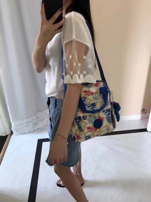 Kipling Mini Backpack K12688 กระเป๋าขนาดมินิ ใช้งานได้ถึง 3 แบบ ปรับเป็นเป้สะพายหลัง สะพายข้าง และมีหูหิ้ว ลวดลายสวยน่ารัก มีช่องเก็บหลายช่องแยกเก็บของจุกจิก ด้านข้างมีช่องโล่งไว้ใส่ขวดน้ำหรือของที่ต้องหยิบใช้บ่อยครั้ง สะพายได้กับสาวทุกลุคเลยค่ะ ไม่ควรพลา