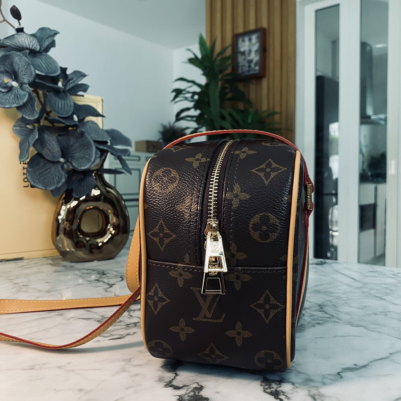 LV Cite Monogram Canvas Handbags หลงรักน้องเข้าแล้วค่า กับกระเป๋าสะพายวินเทจรุ่นยอดนิยม ทรงสะดวกใช้ ดีไซน์สุดคลาสสิค ใช้ได้ทุกวัน ใบจริงสวยน่าใช้มากๆ จัดให้ครบเซ็ท ล็อทนี้ราคาดีมาก สวยเกินราคา ตรงปก พร้อมเสิร์ฟความสวยให้ถึงบ้านไปเลยจ้า