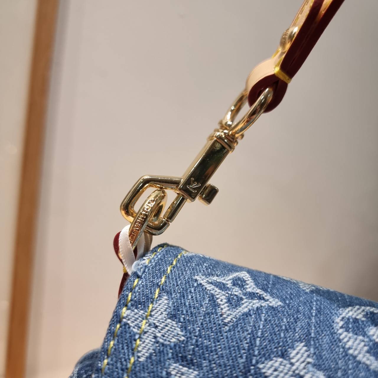 LV Sunset Denim Bag / LV Sunset Monogram Denim - Handbags แรงมากฉุดไม่อยู่ กับกระแสคอลใหม่ lvremix ดีไซน์แบบตัวมัม y2k รูปทรง baguette สวยดูแพง ใบนี้ก็ฉ่ำสุดๆ