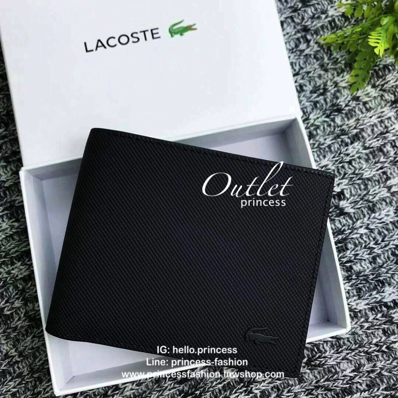 LACOSTE WALLET กระเป๋าสตางค์แบบพับ2ตอนสำหรับผู้ชาย มีช่องใส่บัตร ใส่ธนบัตรแยกเป็นสัดส่วน กระเป๋าสตางค์คุณภาพดีตามแบบฉบับของแบรนด์ มากล่อง ถุงกระดาษแบรนด์แบรนด์แข็งแรงสวยมากค่ะ ไม่ว่าจะใช้เองหรือเป็นของขวัญก็สุดคุ้มและน่าใช้ ห้ามพลาดเลยค่า