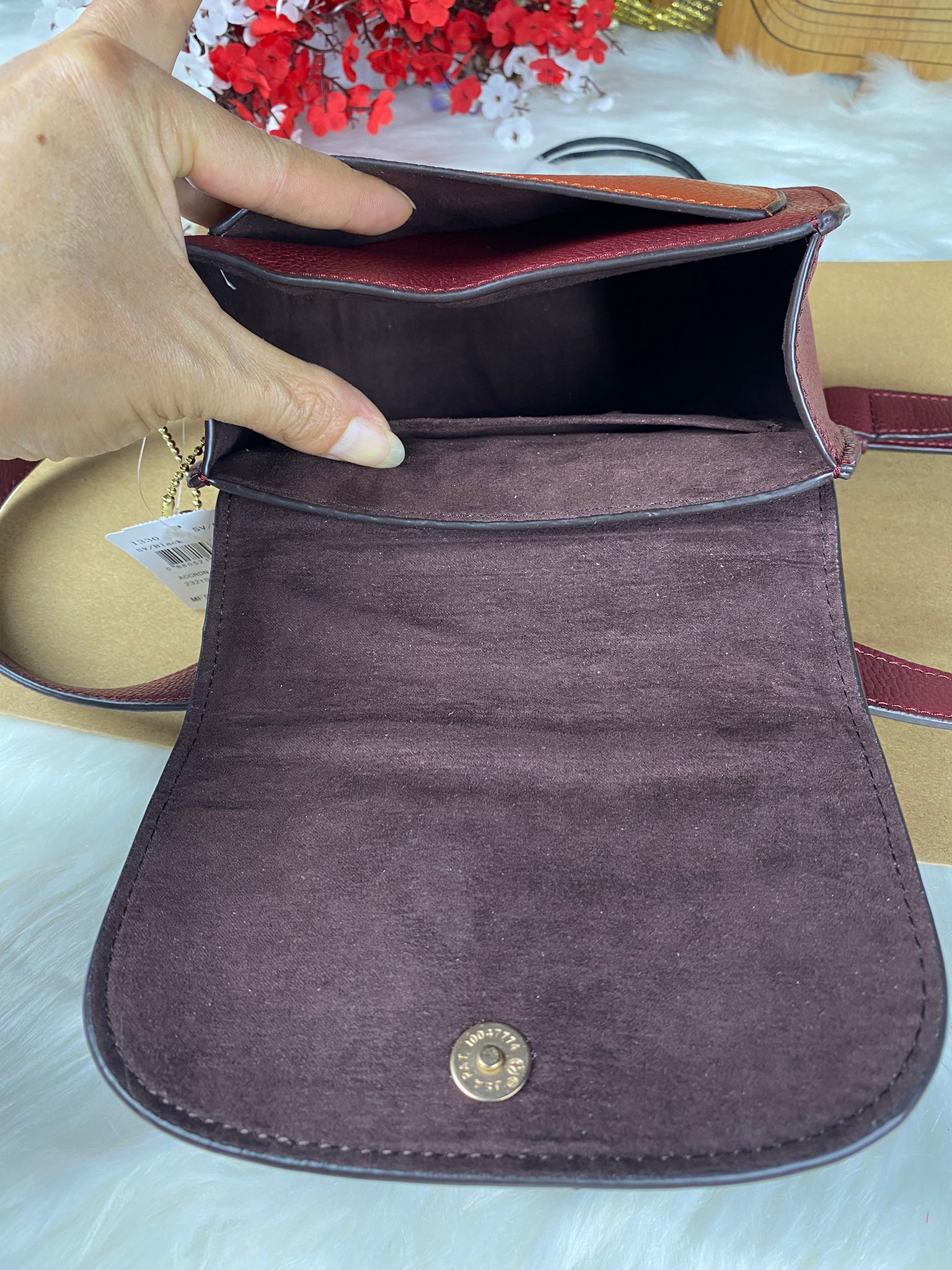 OUTLET 】COACH REMI SADDLE BAG IN COLORBLOCK ((1330)) รุ่นแนะนำ คลาสสิคน่าใช้มากๆ วัยใสๆใช้ดีค่ะ 😘 พร้อมส่งที่ไทยอีกครั้ง! กระเป๋าสะพายข้าง//ครอสบอดี้ร์//หรือทบเป็นสายคู่สะพายไหล่ได้ค่ะ แล้วแต่ชอบเลยค่ะ! วัสดุหนังแท้ ลายหนังสวยมากๆค่ะรุ่นนี้ หลงรัก