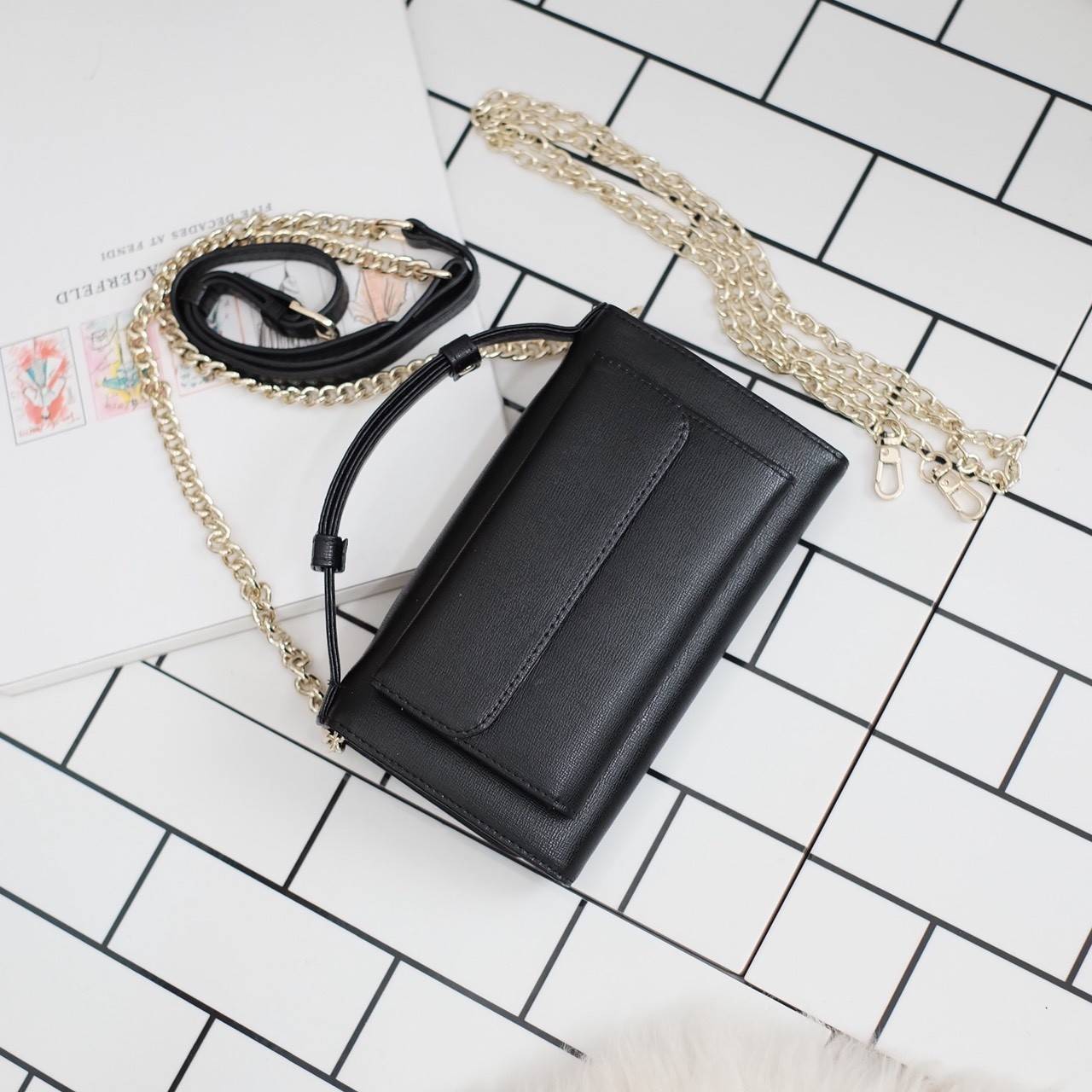 รุ่นขายดี **หนังวัวแท้สวยมาก KEEP • Ari • กระเป๋า สตางค์ยาว ปรับเป็นคลัช หรือถือ สะพาย ก้อได้หมด ขนาด กะลังดี ทรงสวย แค่ใบเดียวจบ! หนังคุณภาพเยี่ยม ภายใน จุของคุ้ม ใส่บัตร ใส่มือถือได้ทุกรุ่น ใบนี้ จะแต่งกับ Look ไหนก้อเข้ากันได้ดีแน่นอนค๊า Don't mis