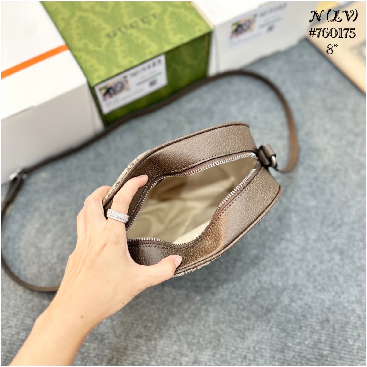 Gucci Ophidia GG Mini Round Shoulder Bag / GUCCI BAG พร้อมส่ง 2 สี กระเป๋าสะพายทรงกลมรีคลาสสิค สวยอยู่ทรง โดดเด่นด้วยโลโก้จั้มโบ้ด้านหน้า ภายในเป็นช่องโล่ง จุได้แบบกำลังดี