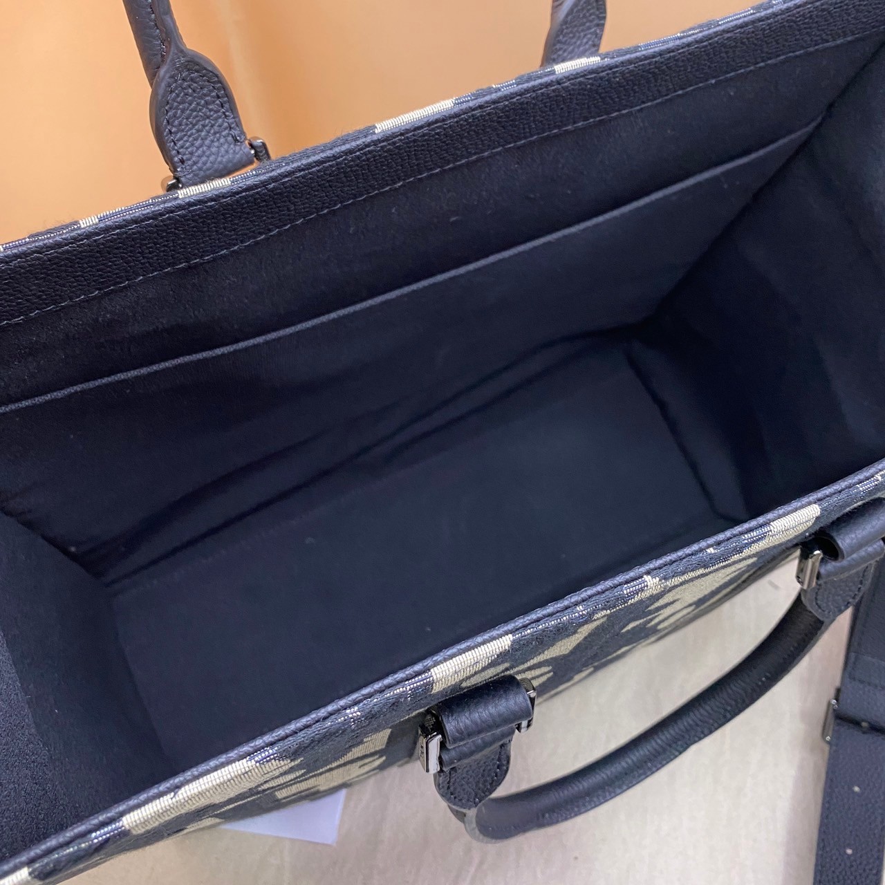 พร้อมส่ง 2 สี DIOR East-West Tote Bag Maxi Dior Oblique Jacquard / DIOR TOTE BAG กระเป๋าทรงโท้ท เกรดออริ สลับแท้ 1:1 ใช้ต่างประเทศได้