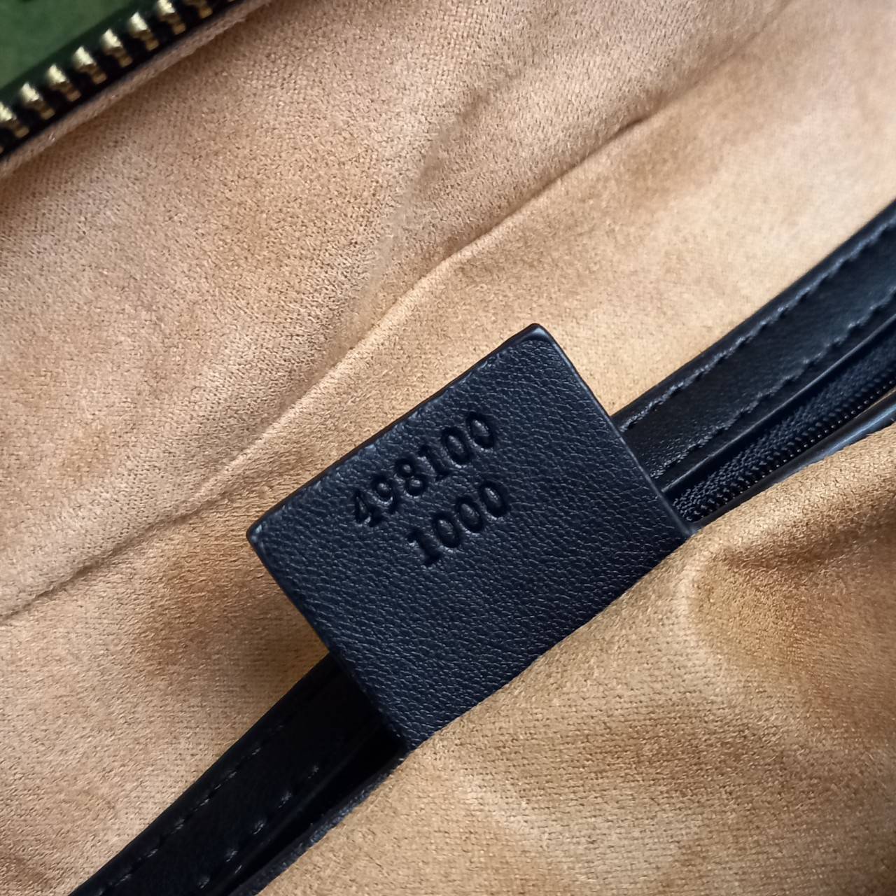 VIP GUCCI GG MARMONT TOP HANDLE SHOULDER BAG / BOLSA GG MATELASSE กระเป๋าถือ กระเป๋าสะพาย คอลเลคชั่นสุดหรู มาพร้อมสายสปอร์ตสะพายยาว สามารถปรับระดับได้ ถอดได้ เป็นอีกรุ่นที่โดดเด่นมากๆ การใช้งานคล้องตัวสุดๆ โดดเด่นด้วยโลโก้ GG ขนาดใหญ่เป็นเอกลักษณ์