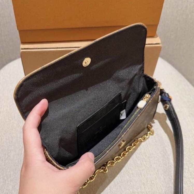 LV Ivy chain wallet กระเป๋าสะพายดีไซน์กึ่งกระเป๋าสตางค์ รุ่นยอดนิยม แต่งสายโซ่สีทองสวยหรู สุดคุ้มด้วยลูกเล่นที่หลากหลาย คล้องไหล่ สะพายข้าง คล้องแขน ได้หมด