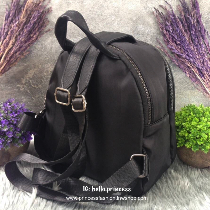 Chanel Backpack (S) กระเป๋าเป้ size mini VIP. gift ของแท้ จาก counter chanel ขนาดกำลังน่ารัก วัสดุ pu. ลายตารางหนังนิ่ม ด้านหน้ามี logo brand เปิดปิดแบบซิป แบ่ง 2 ช่องใหญ่ ภายในกว้าง ใส่ wallet ยาว, mini iPad ได้ มาพร้อมสายสะพายยาว ปรับได้ค่ะ