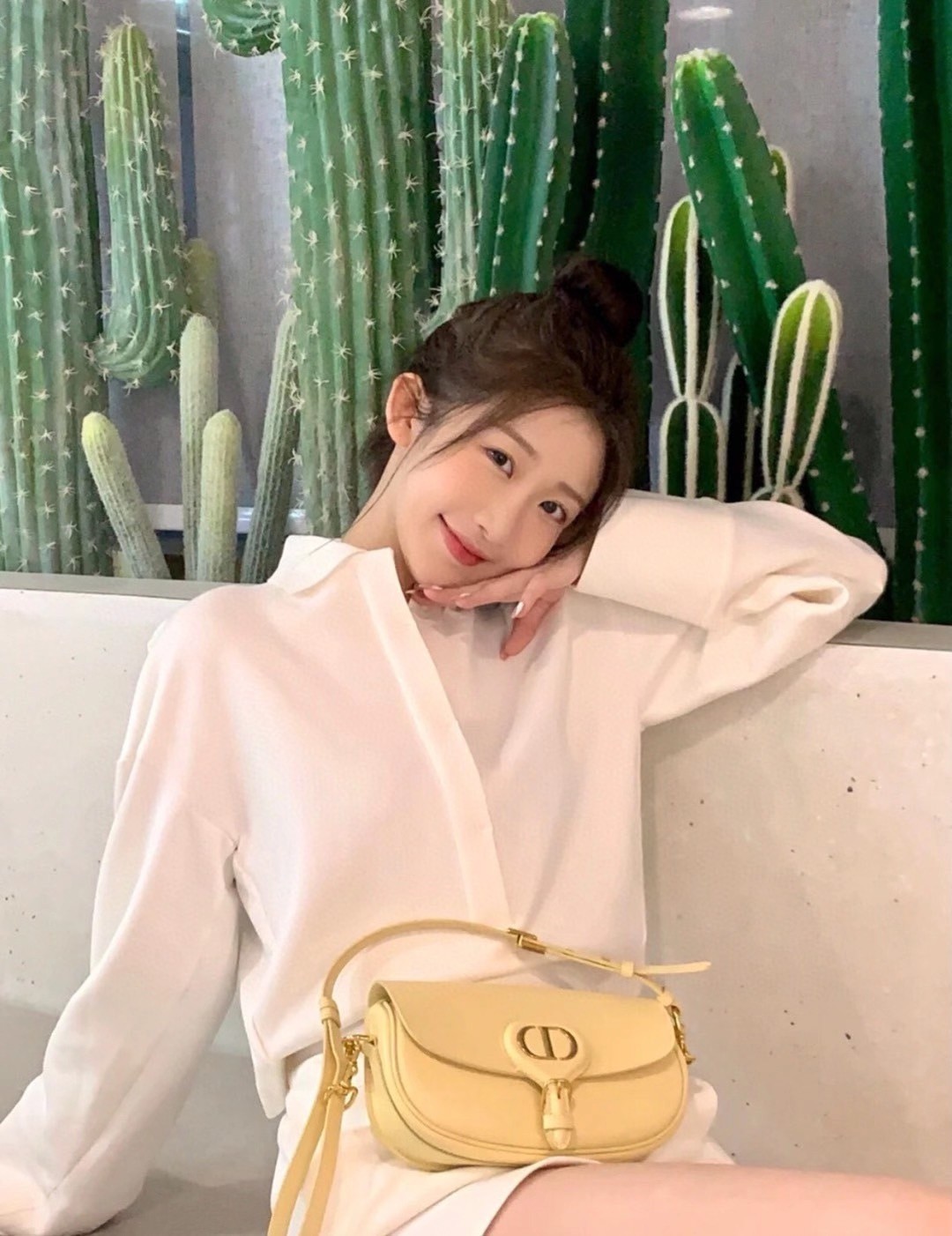 หนังแท้ DIOR BOBBY EAST-WEST BAG พร้อมส่งที่ไทย งานหนังแท้ทั้งใบเกรดออริจินอล ภาพสินค้าถ่ายจากงานขายจริง ใช้งานต่างประเทศได้ รุ่นใหม่ในฤดูกาลนี้ เพิ่มความทันสมัยให้กับซิลลูเอทของ Hobo ผ่านเส้นสายที่สง่างามและสัดส่วนที่กลมกลืนกัน สไตล์หนังลูกวัว โดดเด่นด้ว