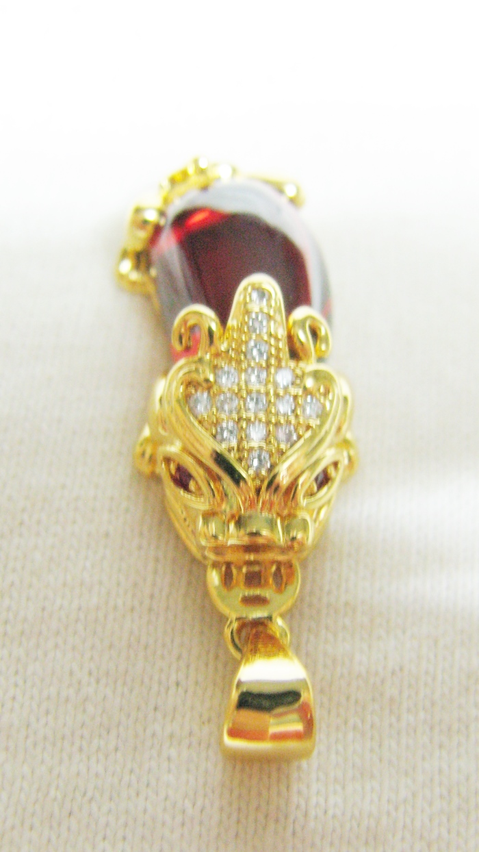 จี้ปี่เซี้ยะพลอยมณีใต้น้ำสีแดง ช่วยต้านคราเคราะห์ แก้ชงปีกุน ปี2562 พร้อมใบคาถาค่ะ