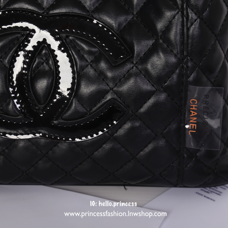 Chanel Drawstring Backpack VIP Gift With Purchase (GWP) New in!! กระเป๋าสะพายไหล่หรือเป้สะพายหลังรุ่น Limited Edition VIP gift ของแท้จาก Chanel Perfume Counter ขนาดกำลังดี น้ำหนักเบา วัสดุหนังลายตาราง อะไหล่ทองสวยหรู ด้านหน้ามีโลโก้ เปิดปิดแบบรูด Drawstri