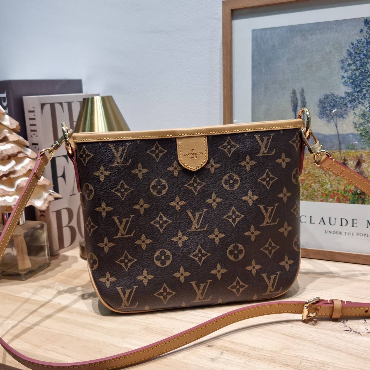 LV delightful newer bag กระเป๋าทรงโท้ทสุดปัง รุ่นขายดี ที่มาในไซส์ใหม่ สะดวกพกพามากๆ สายสะพายมีมาให้ 2 แบบ คล้องไหล่ และสายสะพายข้าง