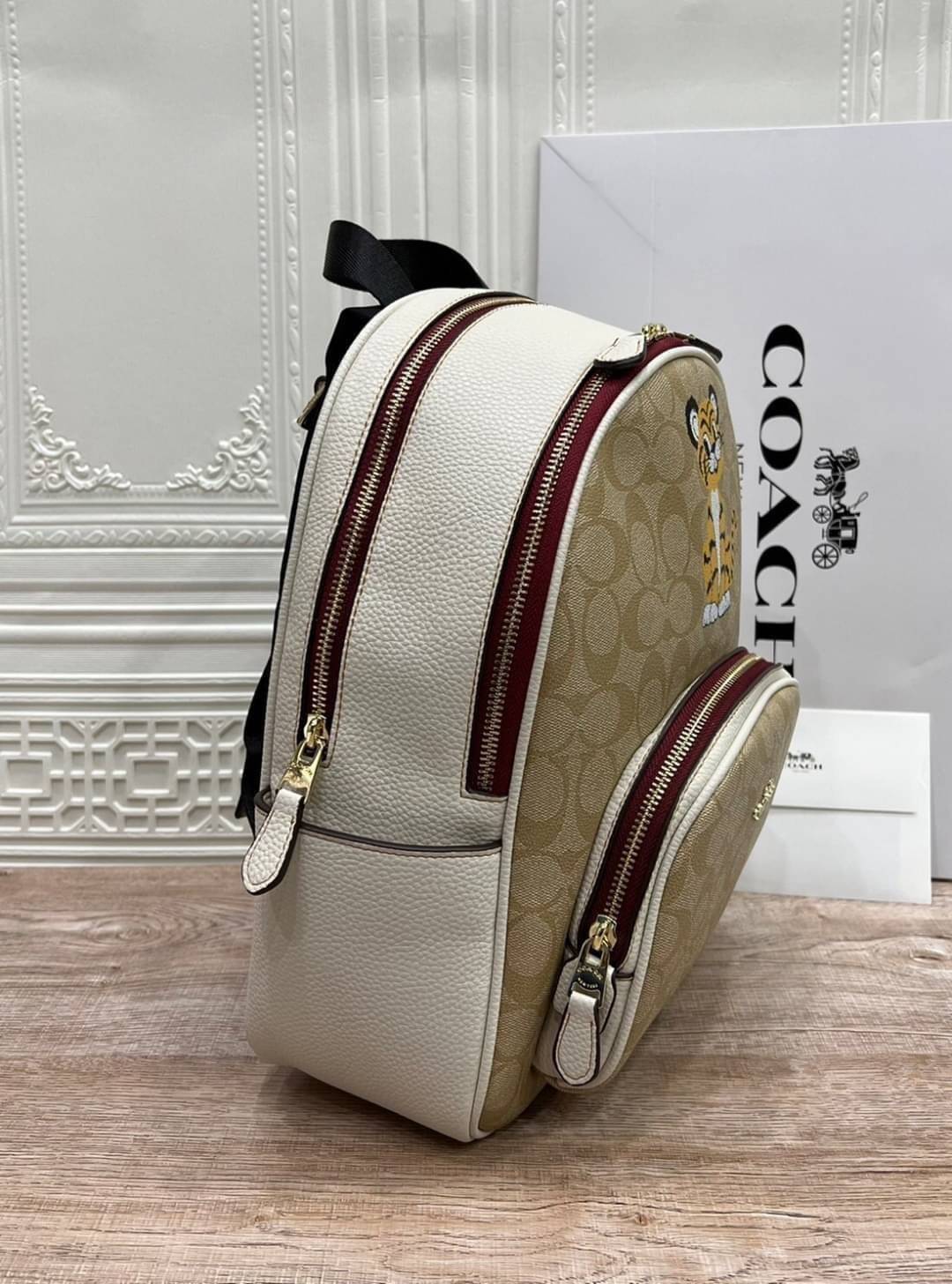 COACH Court Backpack In Signature Canvas With Tiger พร้อมส่งที่ไทย
