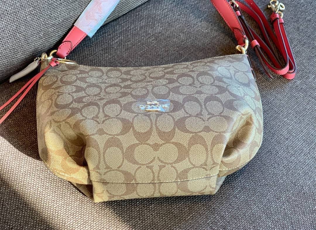 OUTLET 】ปรับราคาลง ได้ไปไม่ผิดหวังแน่นอนจ้าา💥 Coach Pebble Leather Small Skylar Hobo Shoulder Bag((90738)) พร้อมส่งที่ไทย ล่าสุด! กระเป๋าหิ้ว//สะพายข้างได้ ทรงน่ารัก ละมุน หนังแท้ หนังนิ่มมือดีมาก หลงรักแน่นอนค่าา! เปิดปิดกระเป๋าแบบซิปมีพู่ห้อย ใช