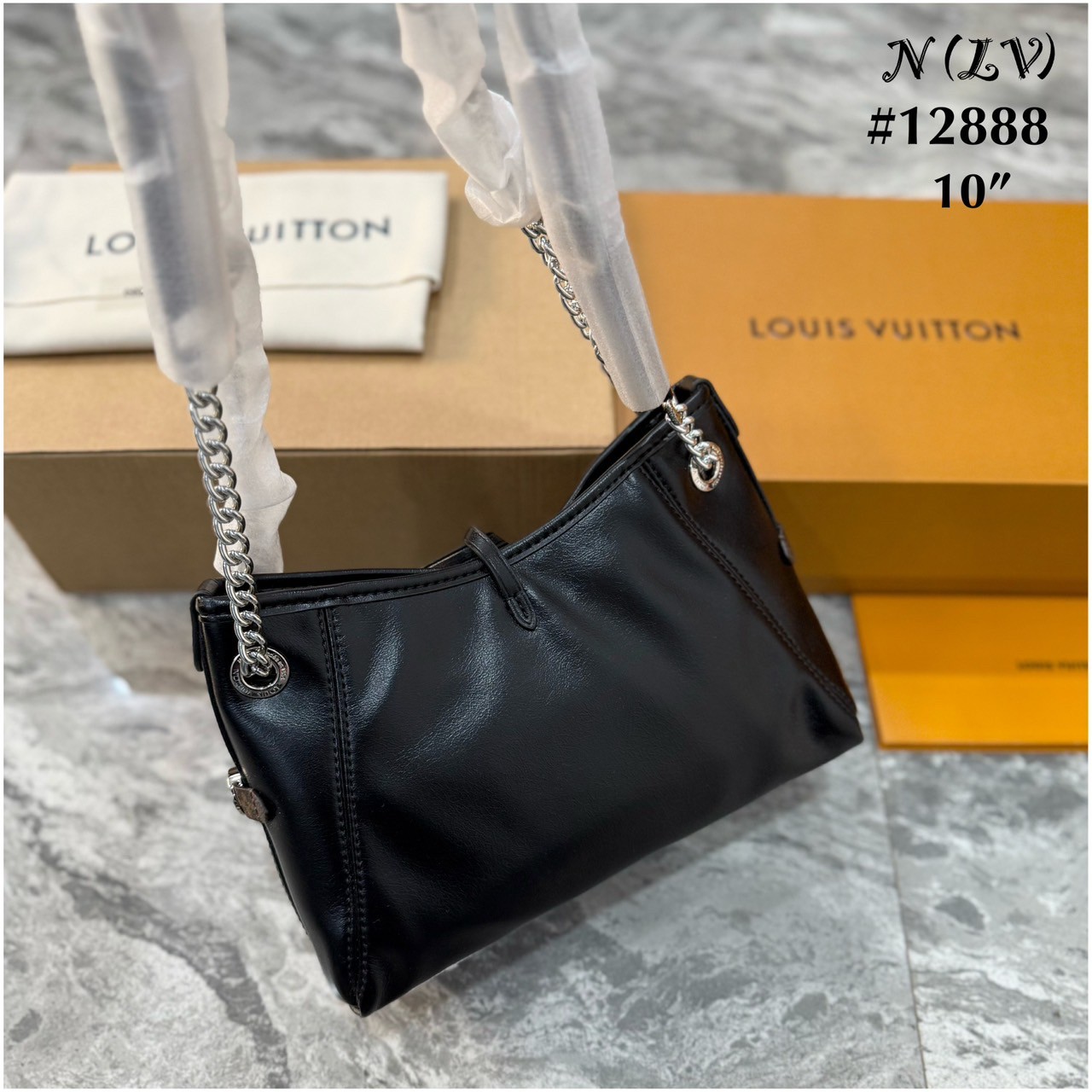 LV CarryAll BB Bag กระเป๋าสะพายสุดไอคอนิกผสานสไตล์ล้ำสมัยเปี่ยมฟังก์ชัน ไซส์ใหม่ล่าสุด กะทัดรัดใช้งานได้คล่องตัวมากขึ้น ดีไซน์สีดำคลาสสิค