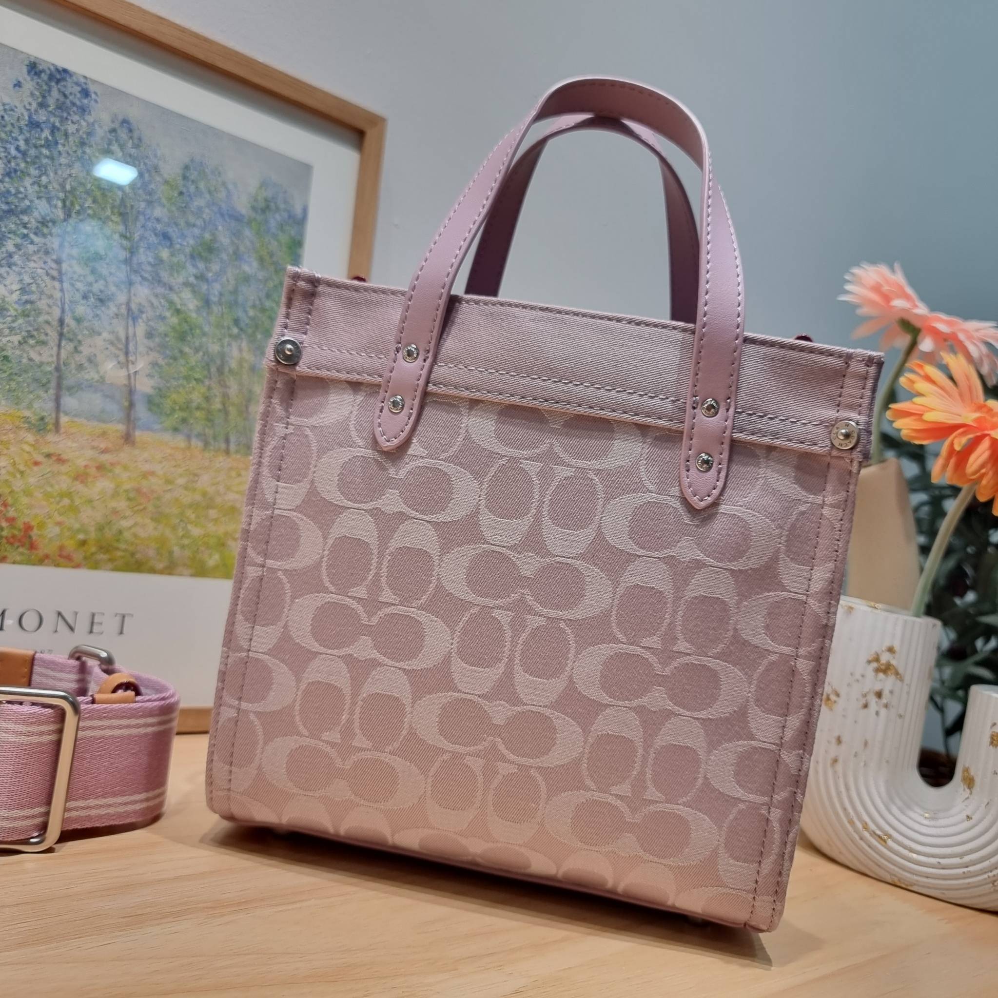 COACH FIELD TOTE 22 IN SIGNATURE DENIM / CJ853 คอลเลคชั่นใหม่ พร้อมสีใหม่ยังไม่เข้าไทย ให้ทุกคนได้มีสวยก่อนใครไปเลย!! กับกระเป๋าทรงโท้ท ไซส์กำลังสวย