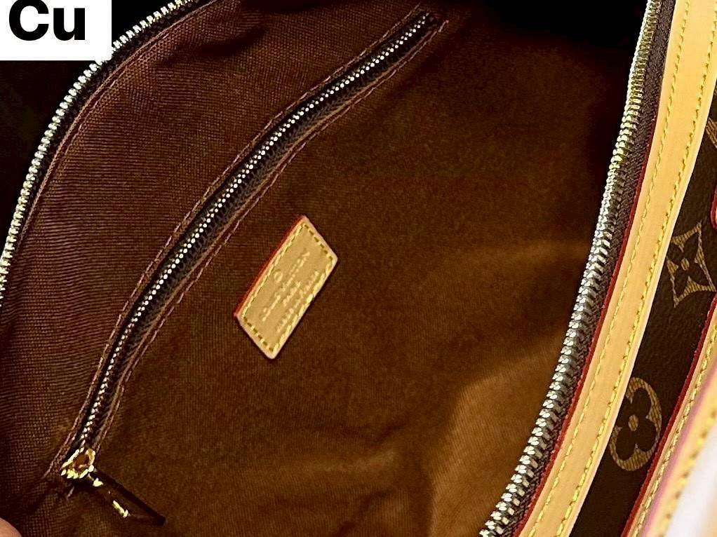 LV BOLSA BERKELEY MONOGRAM BAG กระเป๋าสะพายทรงหมอนดีไซน์วินเทจใบใหญ่ แต่งเพลทสีทองปั้มโลโก้ด้านหน้าสวยหรูโดดเด่น หูจับในตัวและสายคล้องไหล่ รูปทรงสวยตลอดกาล