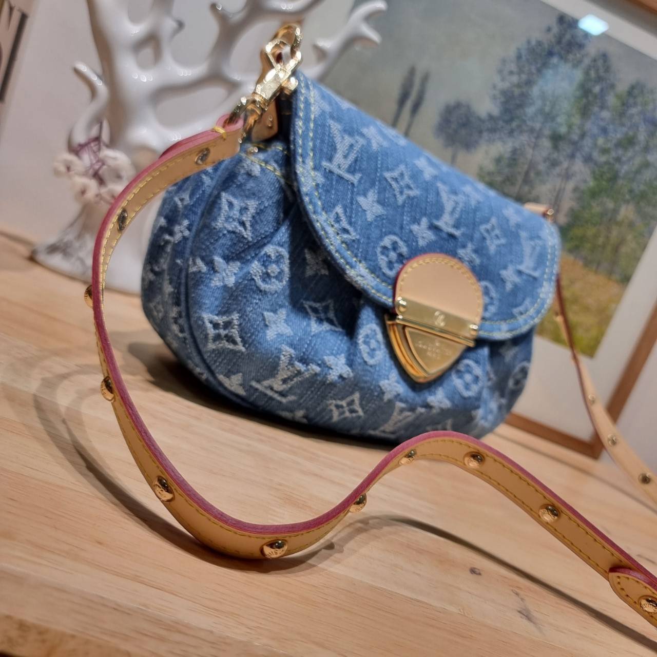 LV Sunset Denim Bag / LV Sunset Monogram Denim - Handbags แรงมากฉุดไม่อยู่ กับกระแสคอลใหม่ lvremix ดีไซน์แบบตัวมัม y2k รูปทรง baguette สวยดูแพง ใบนี้ก็ฉ่ำสุดๆ