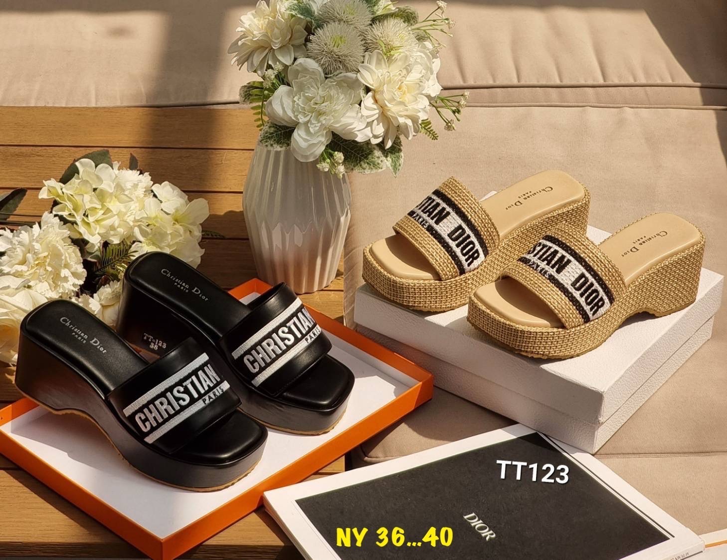 พร้อมส่ง Dior Sandals รองเท้าแตะดิออ รองเท้าทรงเตารีดดิออ งานคัดเกรดคุณภาพทอละเอียด ปั้มแบรนด์ พื้นยางกันลื่นอย่างดี กระชับเท้า ใส่สบายเดินได้นาน ไม่เจ็บไม่บีบเท้า สวยเกินราคา ภาพถ่ายจากงานจริง สวยตรงปกค่ะ