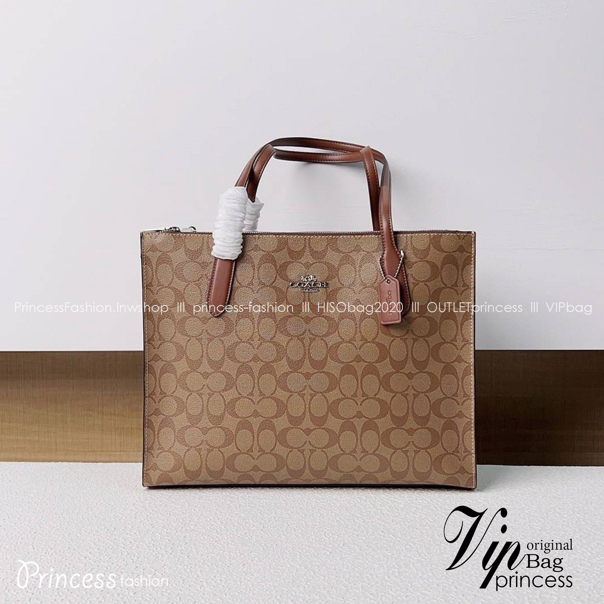 COACH NINA TOTE IN SIGNATURE CANVAS CL399 พร้อมส่ง 2 สี กระเป๋าโท้ทสะพายไหล่ ใบใหญ่ คอลเลคชั่นใหม่ ตอบโจทย์คนที่ชอบใส่ของเยอะๆได้อย่างดี ดีไซน์รูปทรงคลาสสิค เรียบหรู