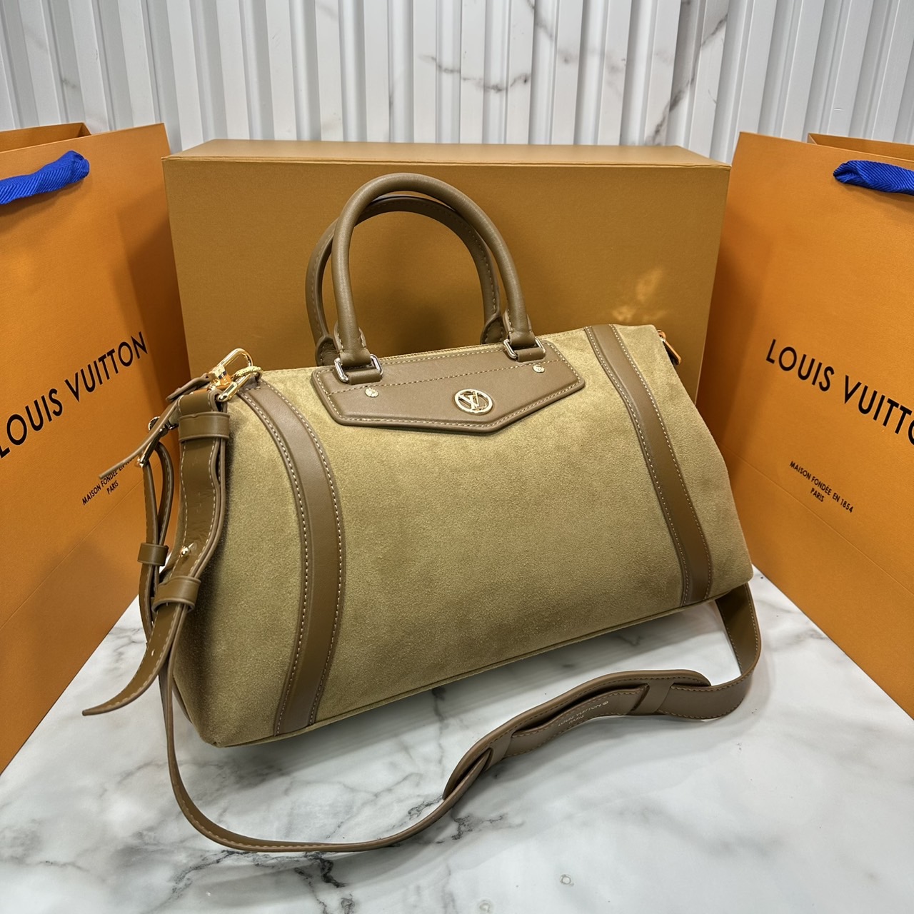 ORI หนังแท้ | LV Biker PM bag กระเป๋าสะพาย ใหม่ล่าสุดเปิดตัวโดดเด่นใน Spring -Summer 2025 ได้แรงบันดาลใจมาจากเสื้อแจ็คเก็ตไบเกอร์สุดไอคอนิก โทนสีคลาสสิกเหนือกาลเวลาไอเท็มหลักเปี่ยมสไตล์ประจำฤดูกาลนี้และในอนาคต