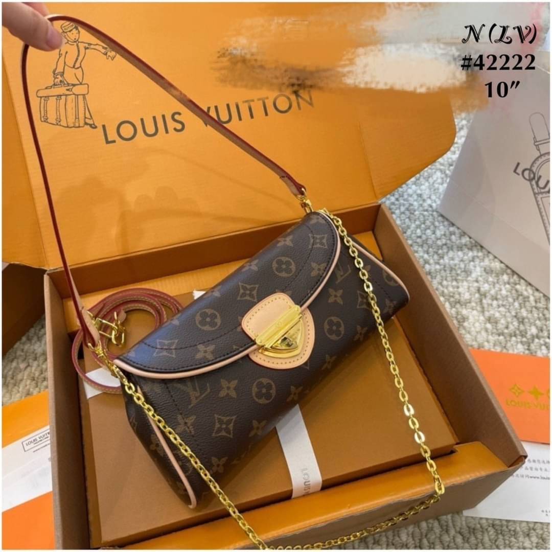 LV Beverly Clutch Bag / LV Pochette Beverly Shoulder Bag กระเป๋าทรงคลัช ทรงพอช งานวินเทจ ลายโมโนแกรม ถือหรือสะพายไหล่ได้ สวยหรูตลอดกาล ลายพิมพ์คมชัด อะไหล่สีทองหรูหรา เป็นอีกรุ่นที่ Must Have!! มากๆ ค่ะ