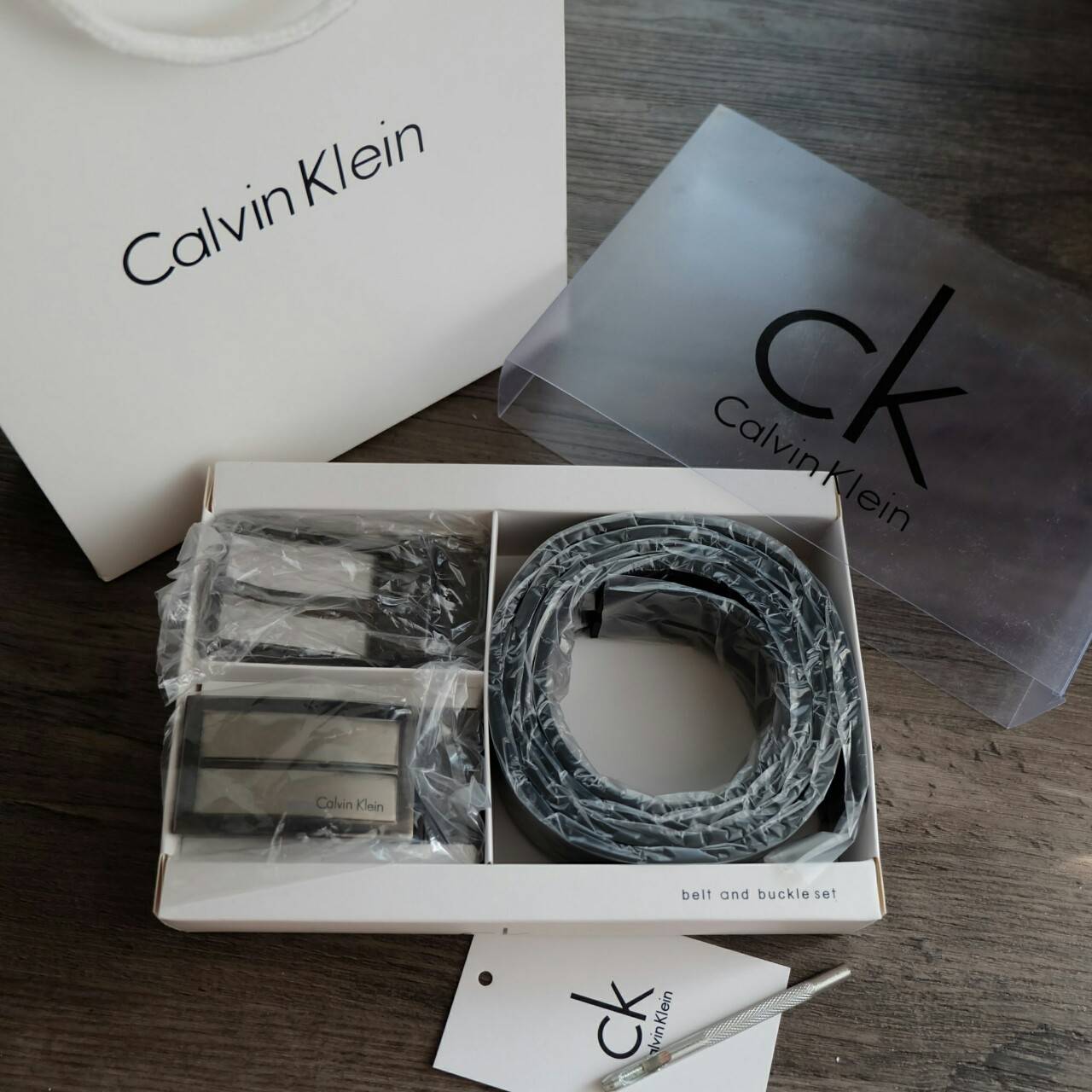 Calvin Klein Belt and Buckle Set (No.01) Set สุดคถเม เข็มขัด + หัวเข็มขัด 2 ชิ้น จะะมอบเป็นของขวัญหรือใช้เองก็แนะนำเลยค่าา