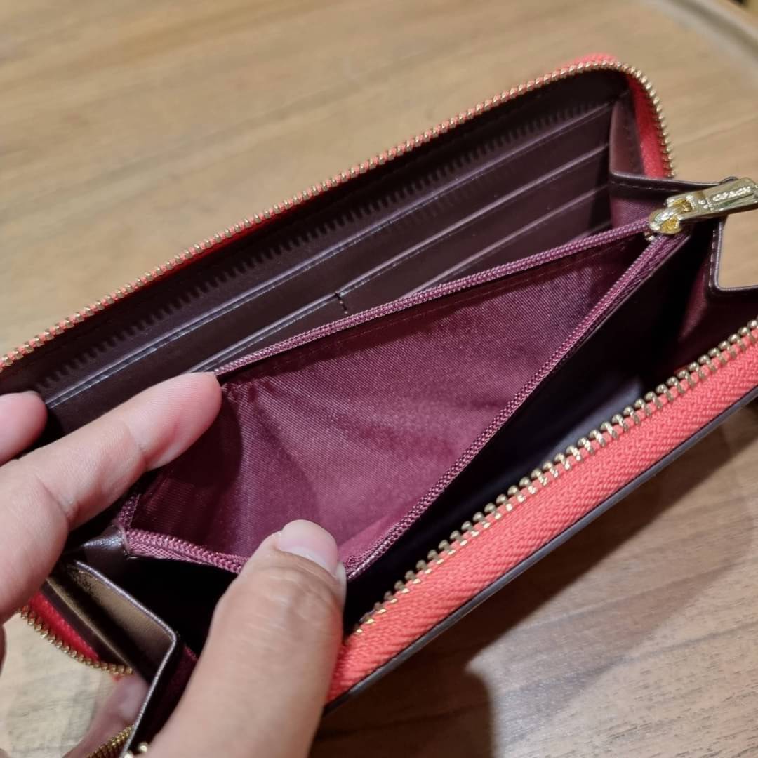 OUTLET 】COACH ACCORDION ZIP WALLET IN SIGNATURE CANVAS F86093 C3287 F98126 กระเป๋าสตางค์ใบยาว น่ารักน่าใช้