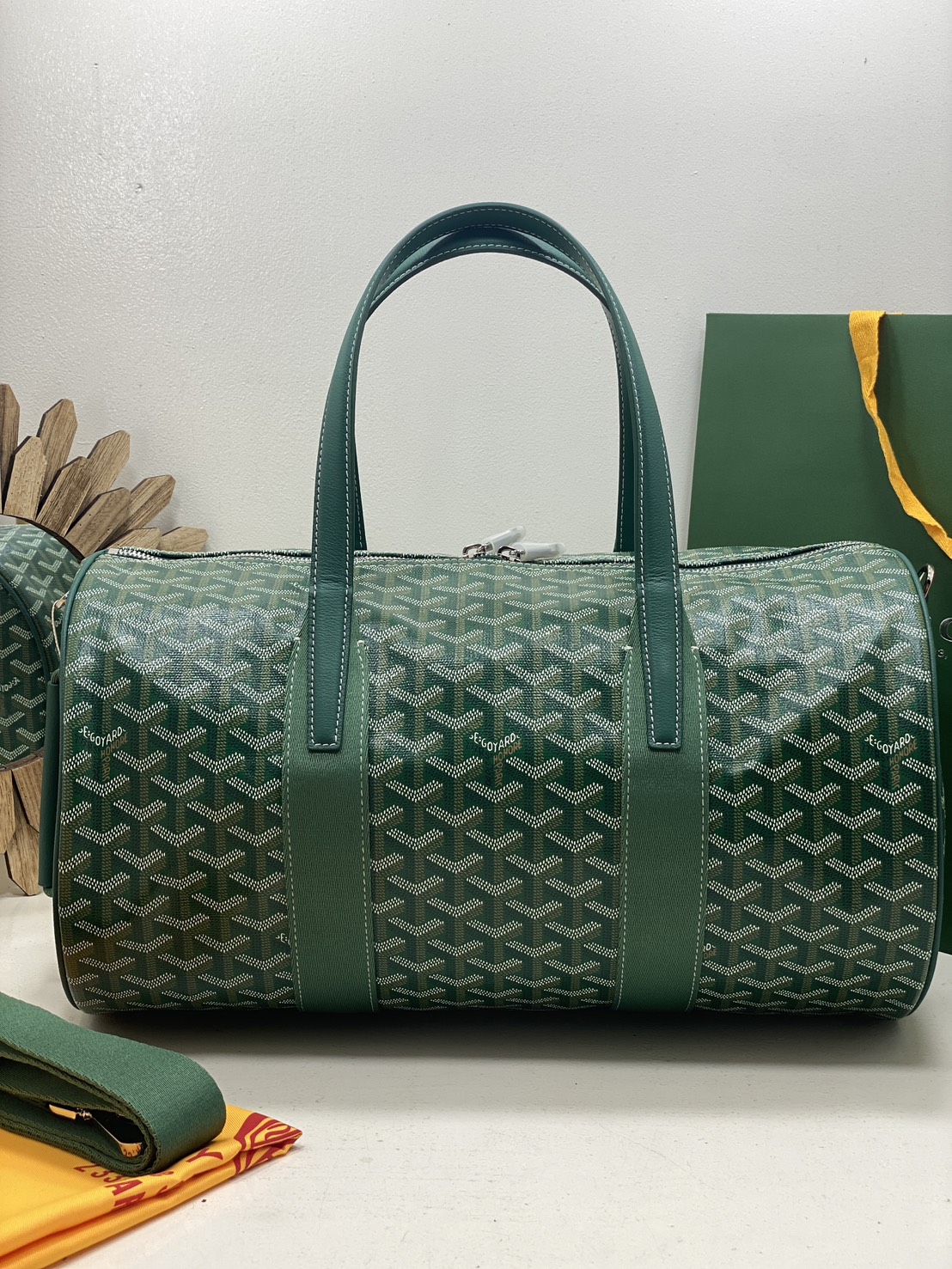 ORI หนังแท้ | Goyard Barrel 40 Sports Bag กระเป๋าสะพายทรง Keepall ใบใหญ่ ดีไซน์สปอร์ต ภายในโล่งกว้าง จุของได้เยอะ มีหูจับด้านบน เพิ่มฟังชั่นหูหิ้วด้านข้าง สะดวกใช้งาน