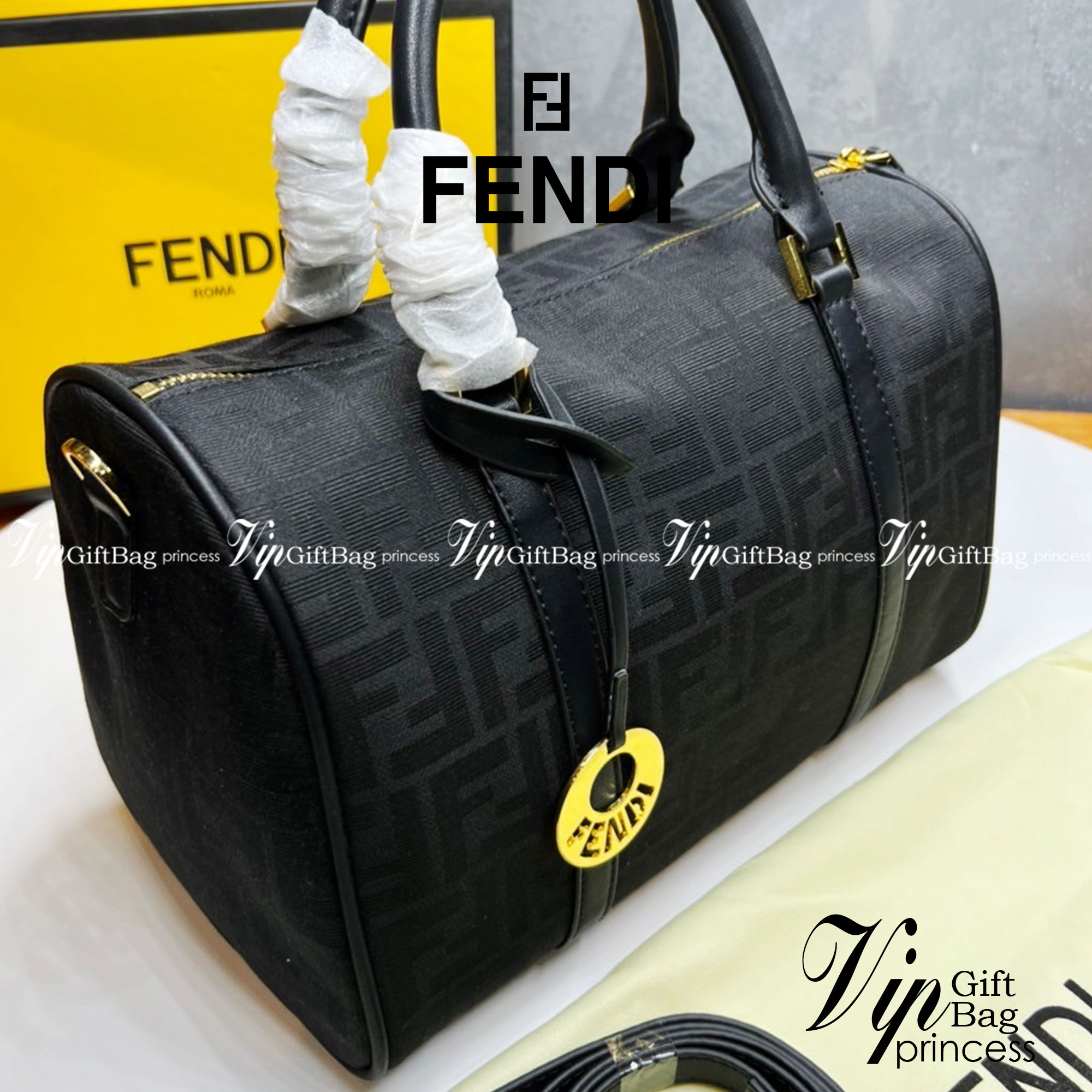 หนังแท้ Fendi Keepall 30 cm / Fendi Travel Bag / Fendi Boston Vintage Bag พร้อมส่งที่ไทย Tobacco Zucca Canvas and Gold hardware. กระเป๋าเดินทางใบใหญ่กำลังดี ภายในโล่งกว้าง จุของได้เยอะ พร้อมส่งที่ไทย ภาพสินค้าถ่ายจากงานขายจริง ใช้งานต่างประเทศได้