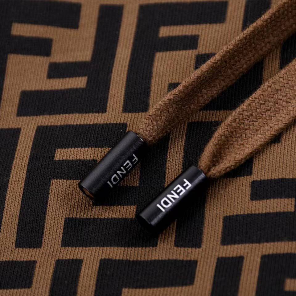 FENDI LOGO SWEATER HOODIE / FENDI Hoodie Brown เกรดออริจินอล มีป้ายแท็กที่คอเสื้อ ใส่ได้ทั้งผู้หญิงผู้ชาย พร้อมส่งที่ไทย ภาพสินค้าถ่ายจากงานขายจริง ใช้งานต่างประเทศได้