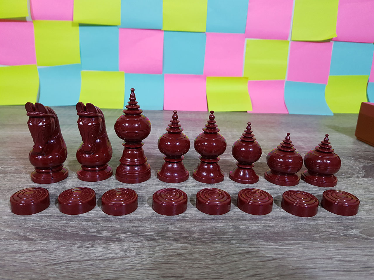 ชุดหมากรุกไทยปตท.(PTT) ตัวหมากรุกไทยพลาสติกอย่างดีพร้อมกระดานพลาสติกแบบพกพา