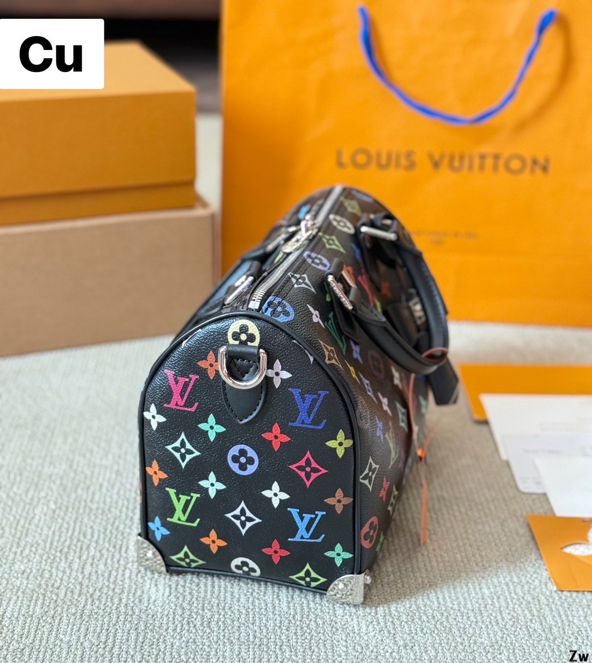 LV x TM Speedy Bandoulière 25 bag กระเป๋าทรงหมอน รุ่นใหม่ท็อปฮิต สวยหรูโดดเด่น มีชีวิตชีวาในคอลเล็คชั่น LV x Murakami ด้วยลายโมโนแกรมสุดไอคอนิกเปี่ยมสีสัน