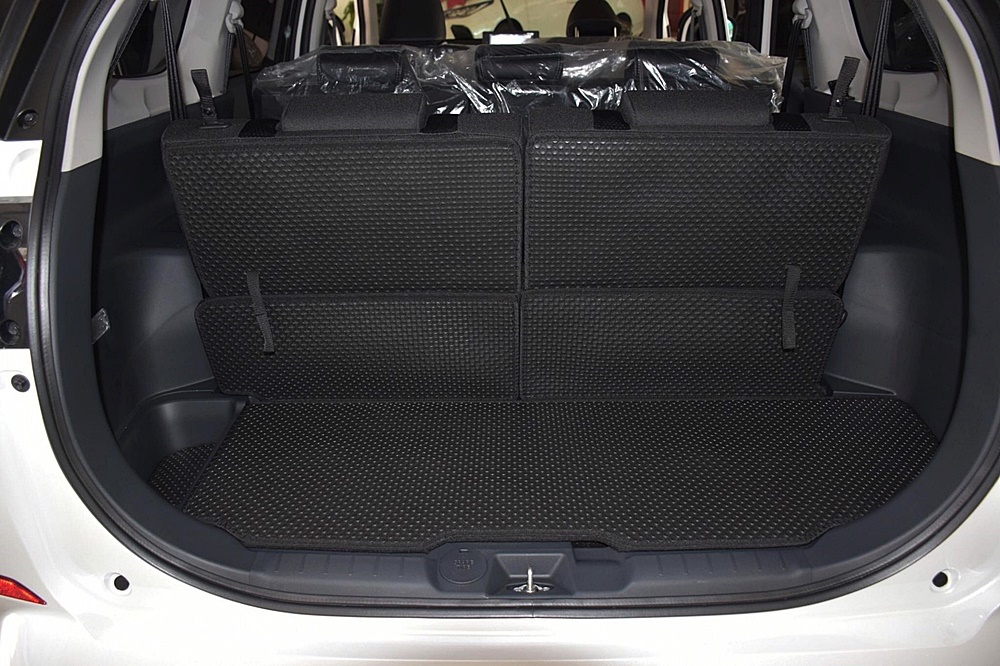 พรมปูพื้นรถยนต์ TOYOTA VELOZ 2022 พรมกระดุมเม็ดเล็ก+เเผ่นท้าย สีดำ เข้ารูป ตรงรุ่นรถ