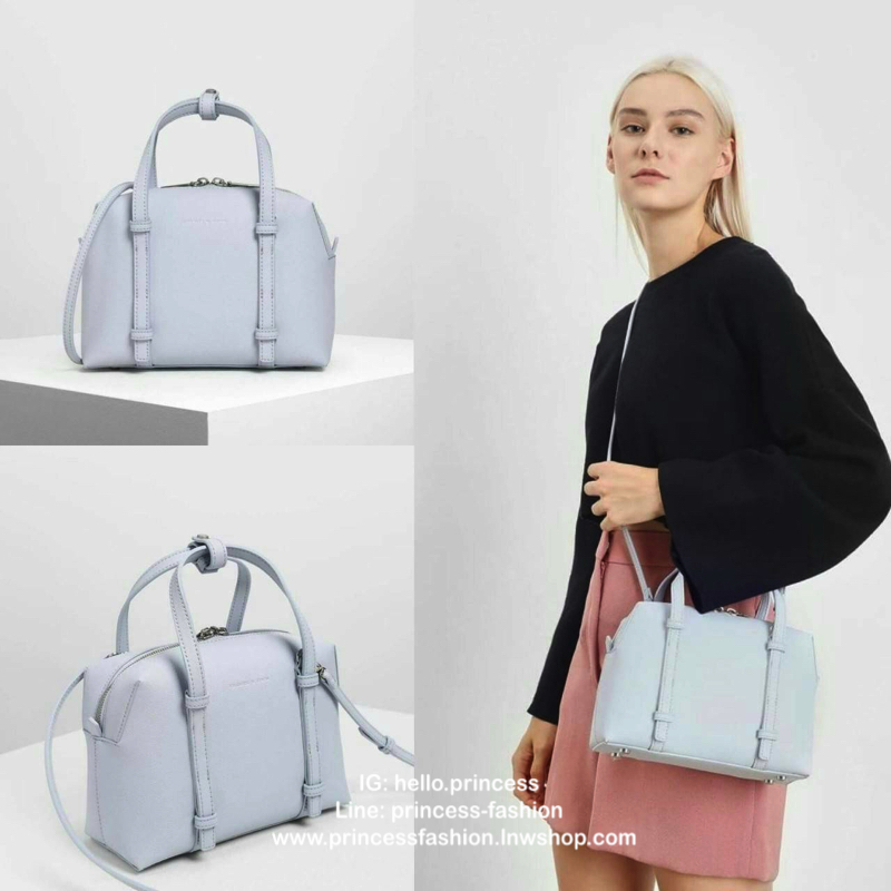 New!! CHARLES & KEITH BOWLING BAG รุ่นใหม่พร้อมส่งชนช็อปค๊า!!! กระเป๋าถือ/สะพายอยู่ทรงสวย ทรงโบวริ่งใบน่ารัก มีหมุดรองฐานทั้ง 4 มุม เปิดปิดด้วยซิปคู่ด้านบน ด้านในมีช่องซิป 1 ช่อง เห็นใบแค่นี้แต่จุของได้เพียบนะคะ:) ใส่กระเป๋าเงินใบยาวได้, iPhone plus , iPa