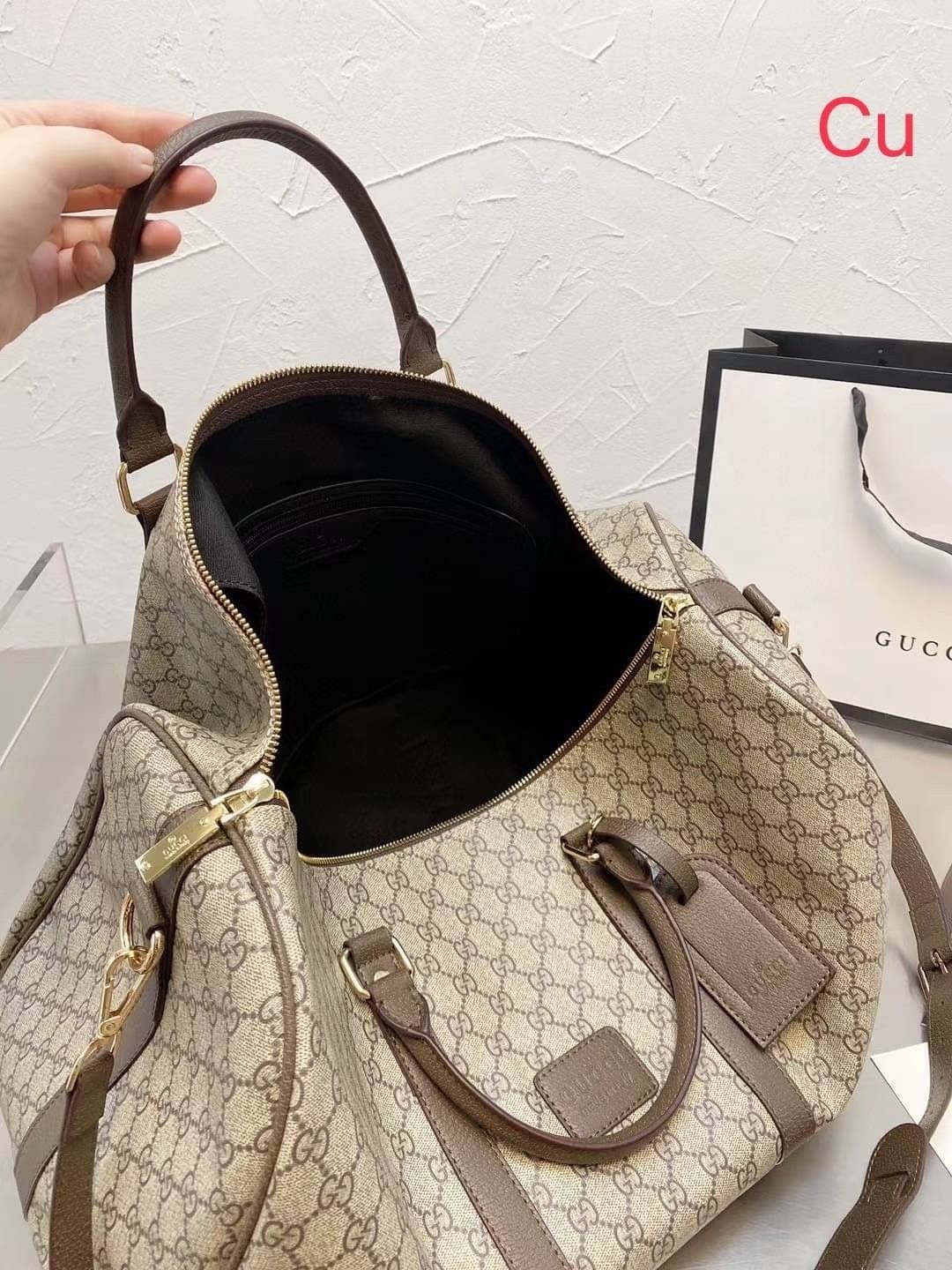 GUCCI Keepall Bag / GUCCI travel bag / GUCCI Duffle Vintage Monogram Travel Bag กระเป๋าเดินทาง เตรียมความพร้อมสำหรับทริปเที่ยวช่วงสิ้นปี!! ดีไซน์เรียบง่าย แฝงความคลาสสิค ที่ใช้ได้ทั้งชายและหญิง
