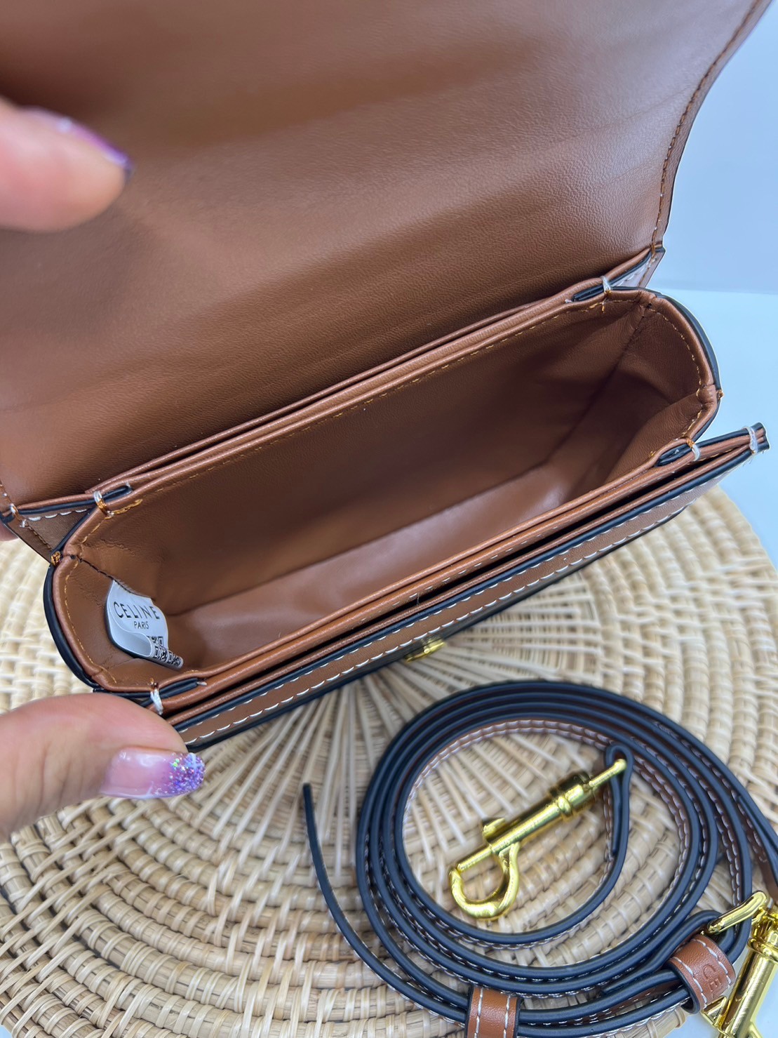 CELINE Mini besace triomphe in shiny top handle กระเป๋าสะพายคาดลำตัวพร้อมหูจับถนัดมือ น่ารักมาก รุ่นใหม่ล่าสุด