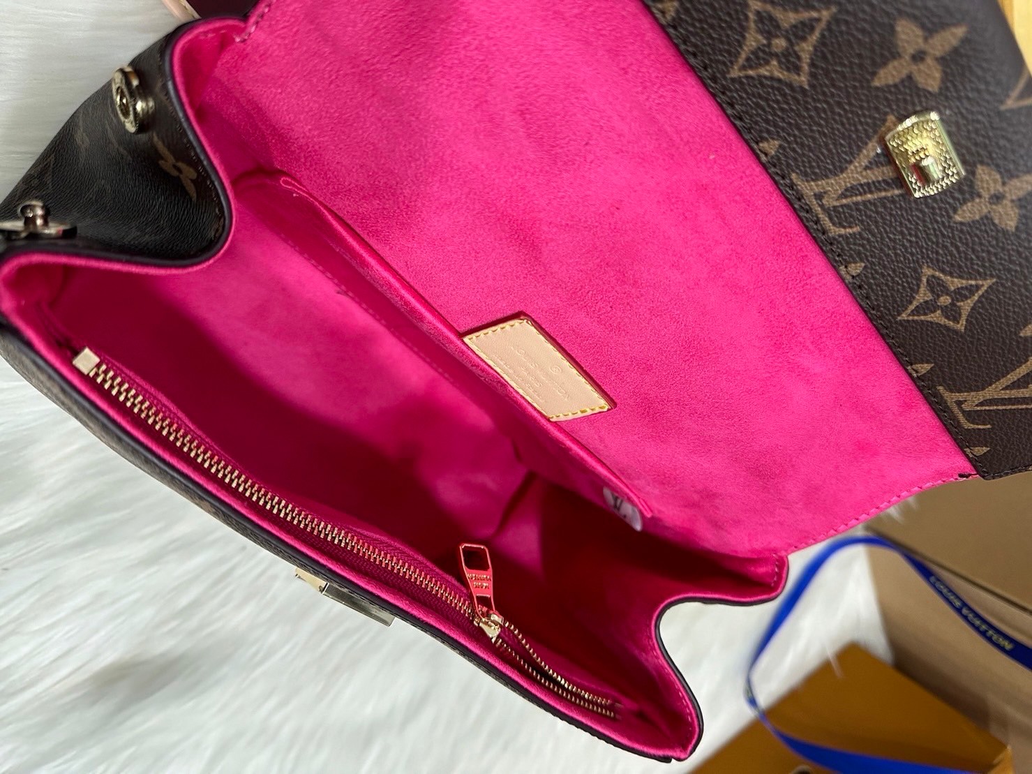 LV Cluny BB Monogram / LV Bag พร้อมส่ง กระเป๋าสะพายลายโมโนแกรมเปิดหน้า เป็นอีกรุ่นที่ขายดีมากเพราะใช้งานง่าย งานปั้มสวยเป๊ะปังตามรูป